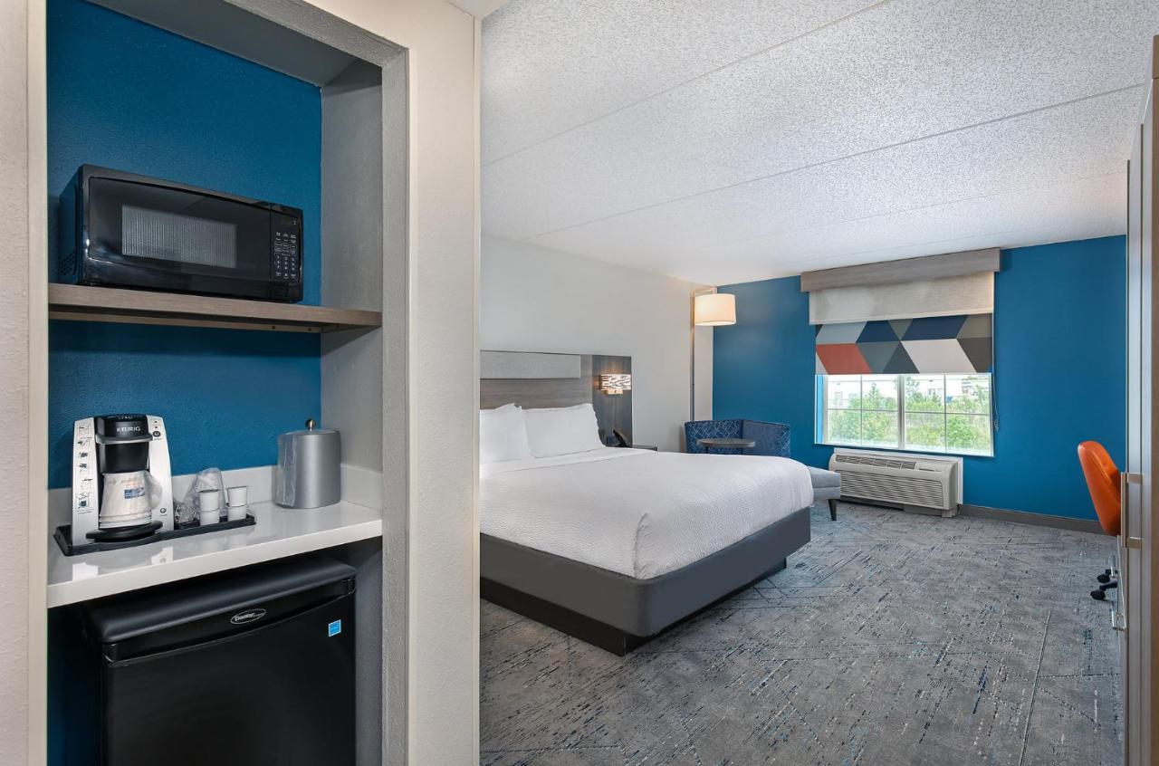 Holiday Inn Express & Suites Columbus At Northlake By Ihg Exterior photo