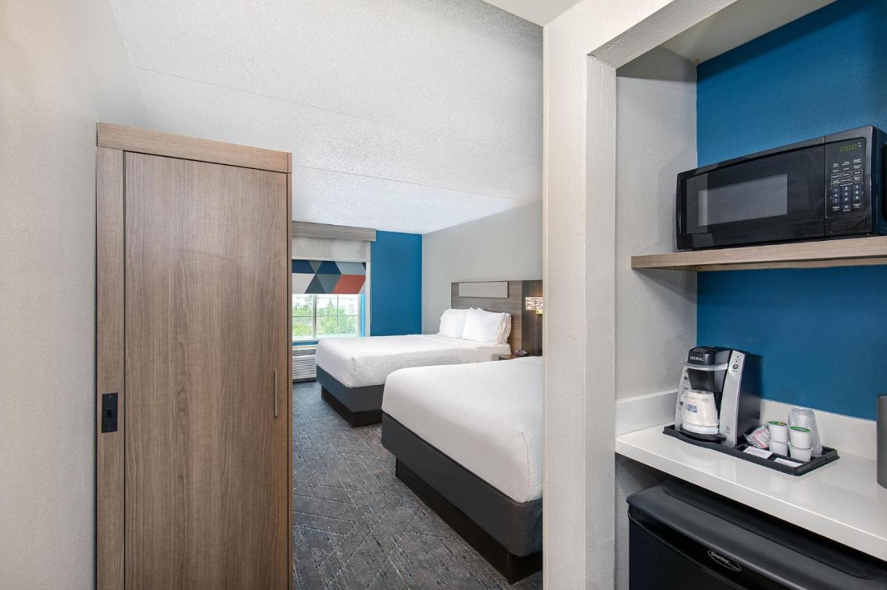Holiday Inn Express & Suites Columbus At Northlake By Ihg Exterior photo