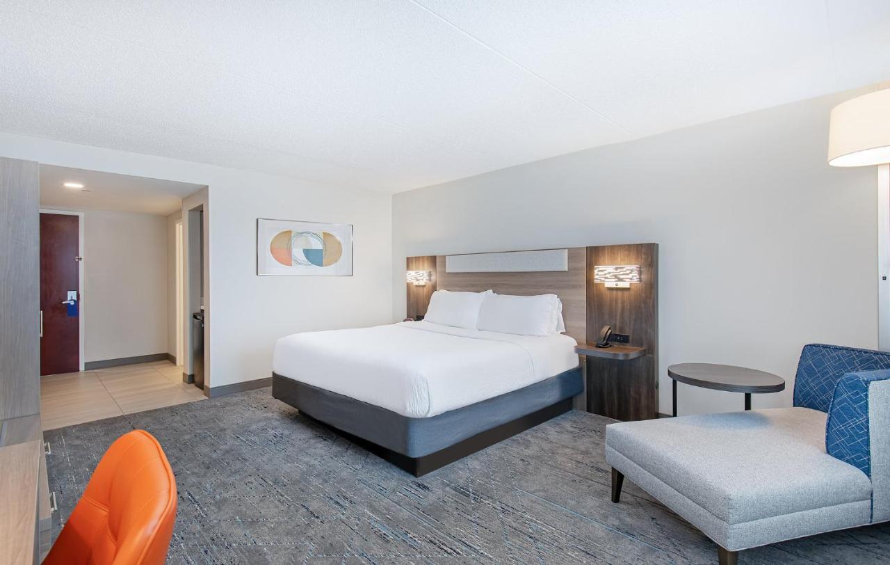 Holiday Inn Express & Suites Columbus At Northlake By Ihg Exterior photo