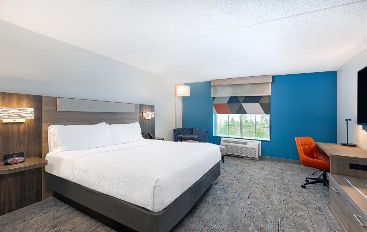 Holiday Inn Express & Suites Columbus At Northlake By Ihg Exterior photo