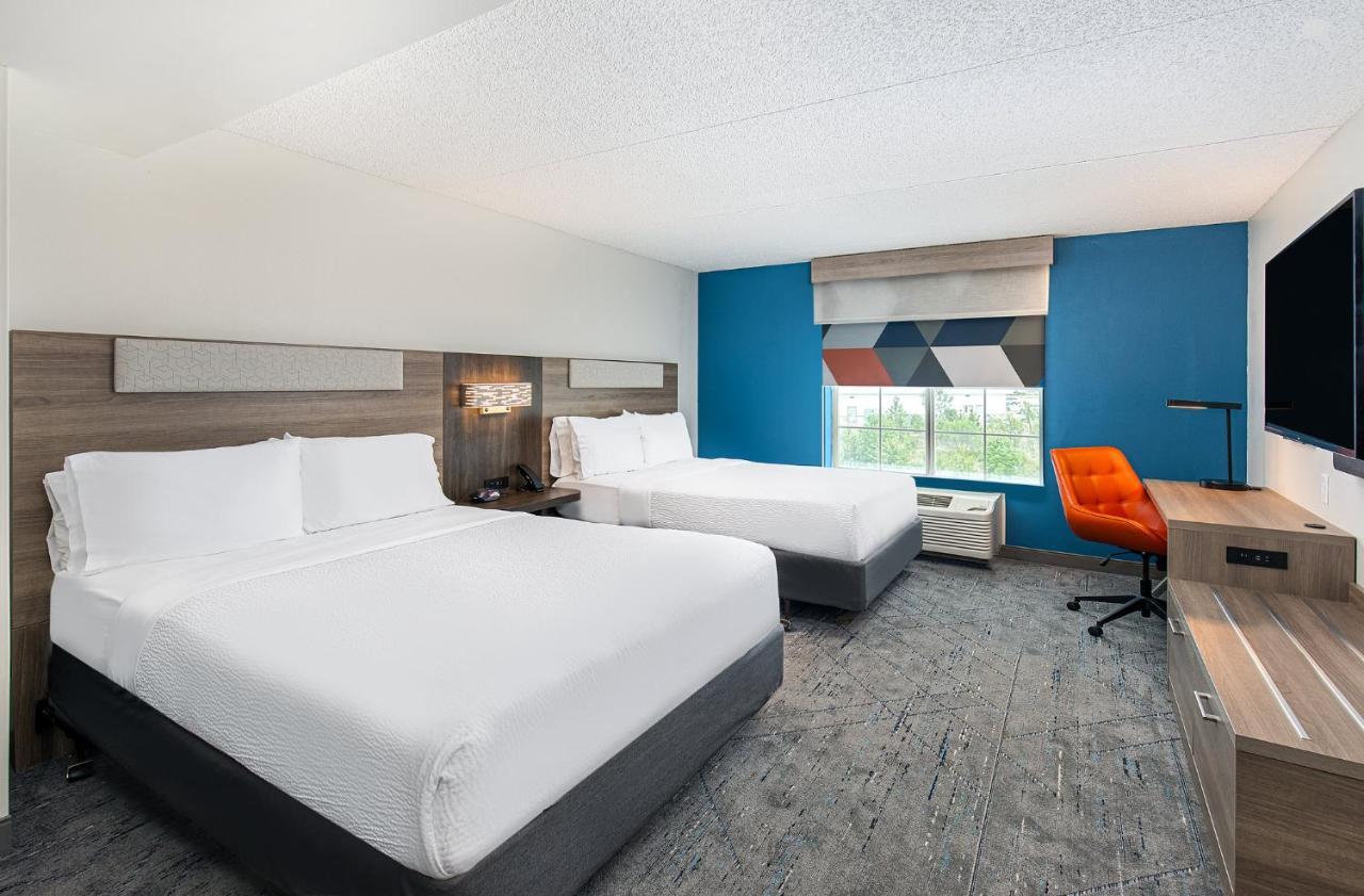 Holiday Inn Express & Suites Columbus At Northlake By Ihg Exterior photo