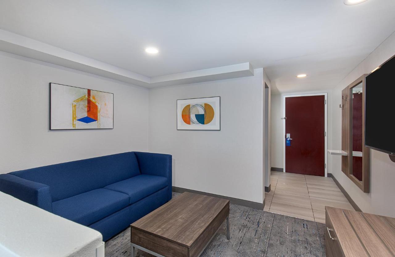 Holiday Inn Express & Suites Columbus At Northlake By Ihg Exterior photo