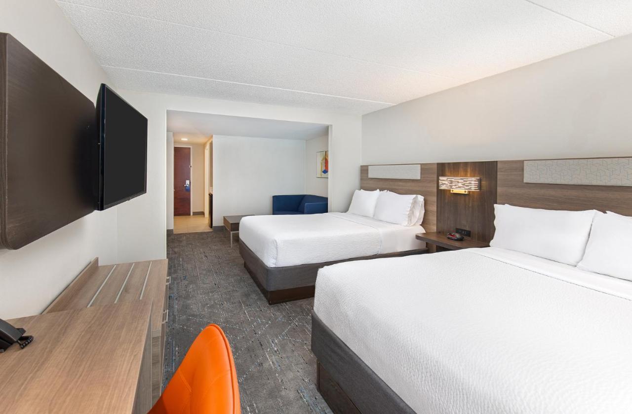 Holiday Inn Express & Suites Columbus At Northlake By Ihg Exterior photo