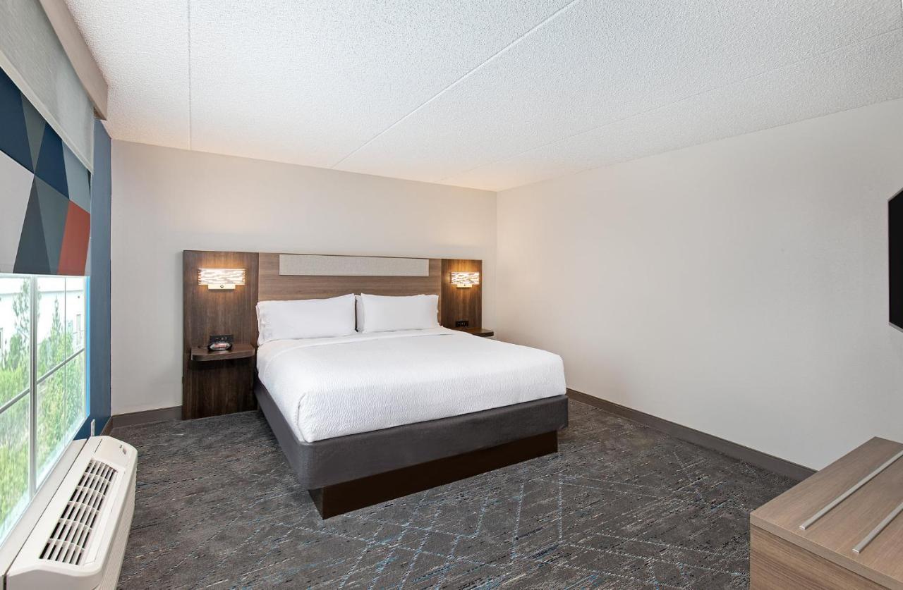 Holiday Inn Express & Suites Columbus At Northlake By Ihg Exterior photo