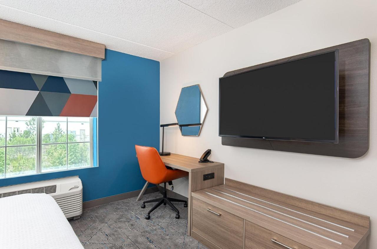 Holiday Inn Express & Suites Columbus At Northlake By Ihg Exterior photo