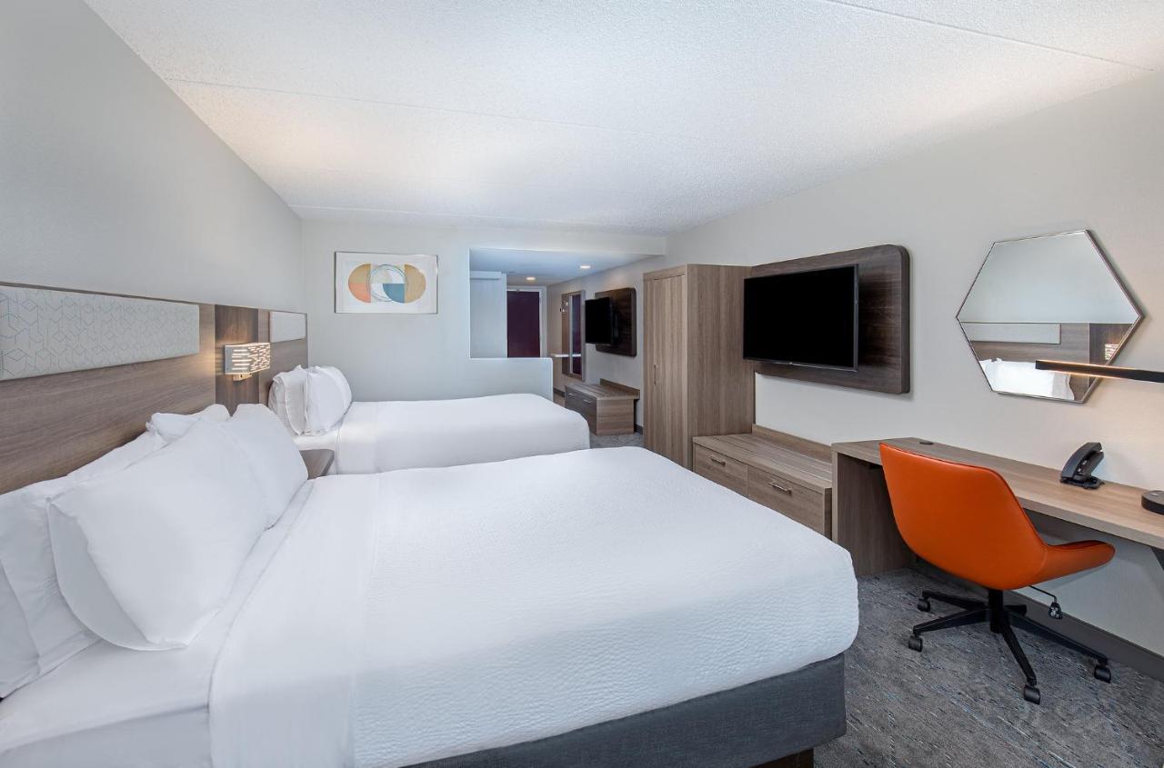 Holiday Inn Express & Suites Columbus At Northlake By Ihg Exterior photo