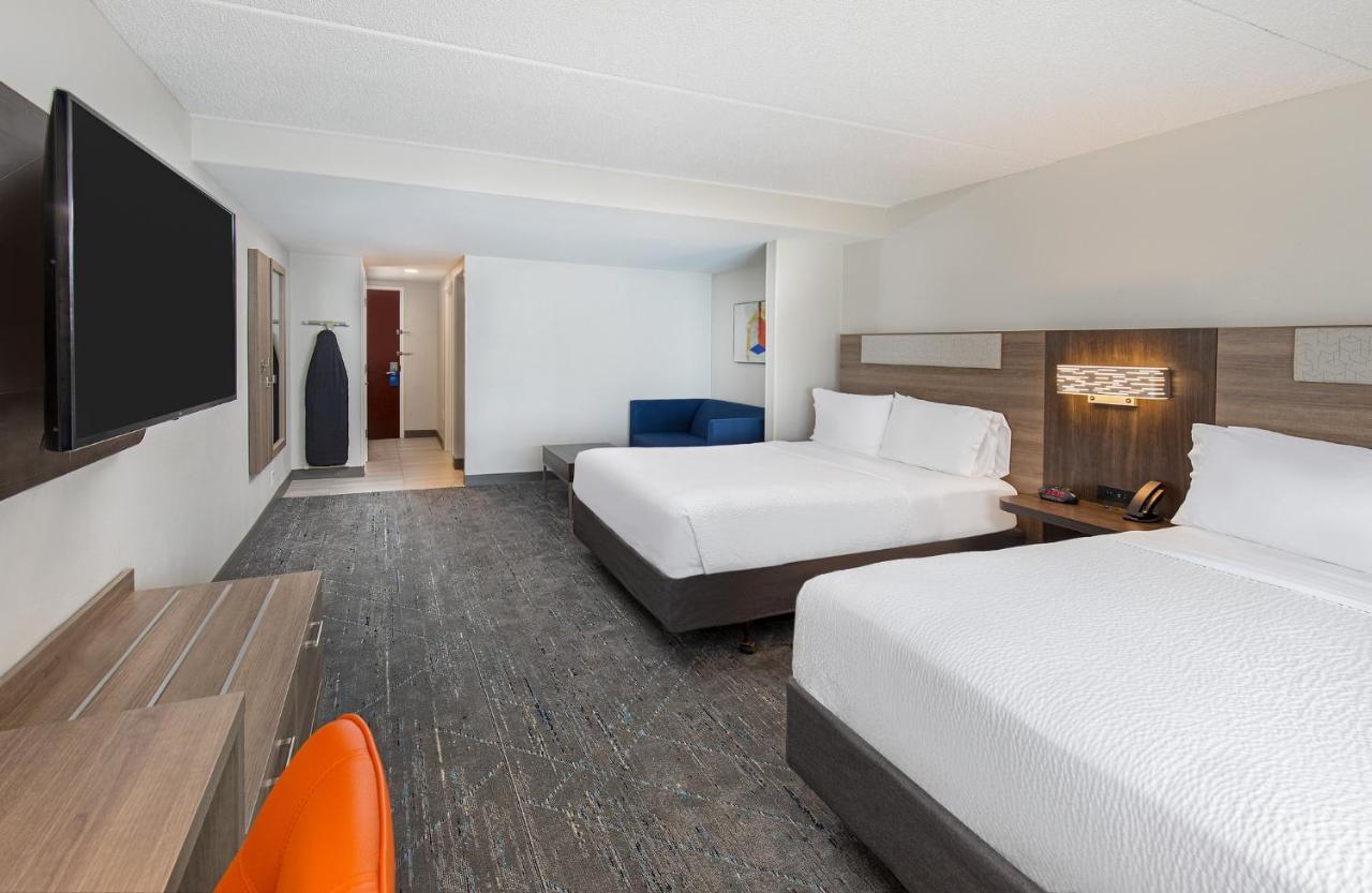 Holiday Inn Express & Suites Columbus At Northlake By Ihg Exterior photo
