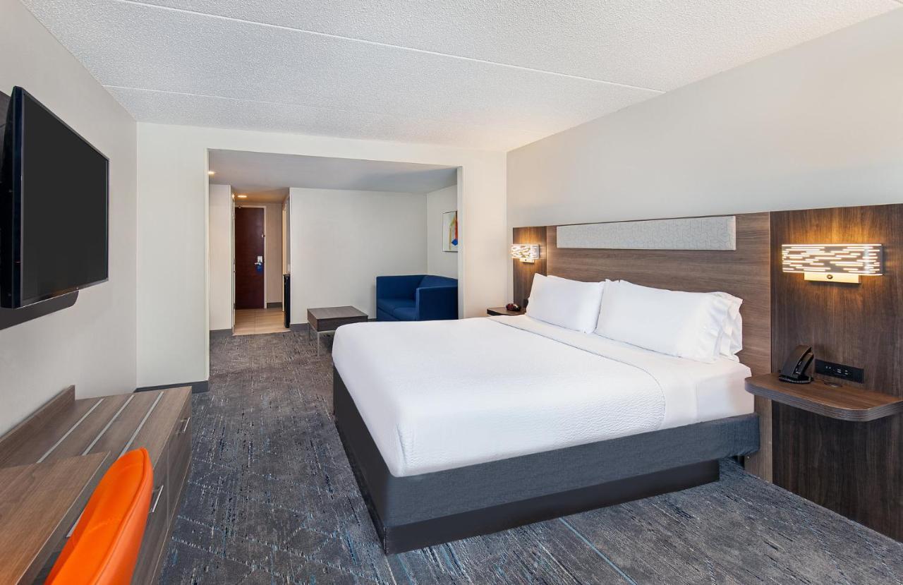 Holiday Inn Express & Suites Columbus At Northlake By Ihg Exterior photo