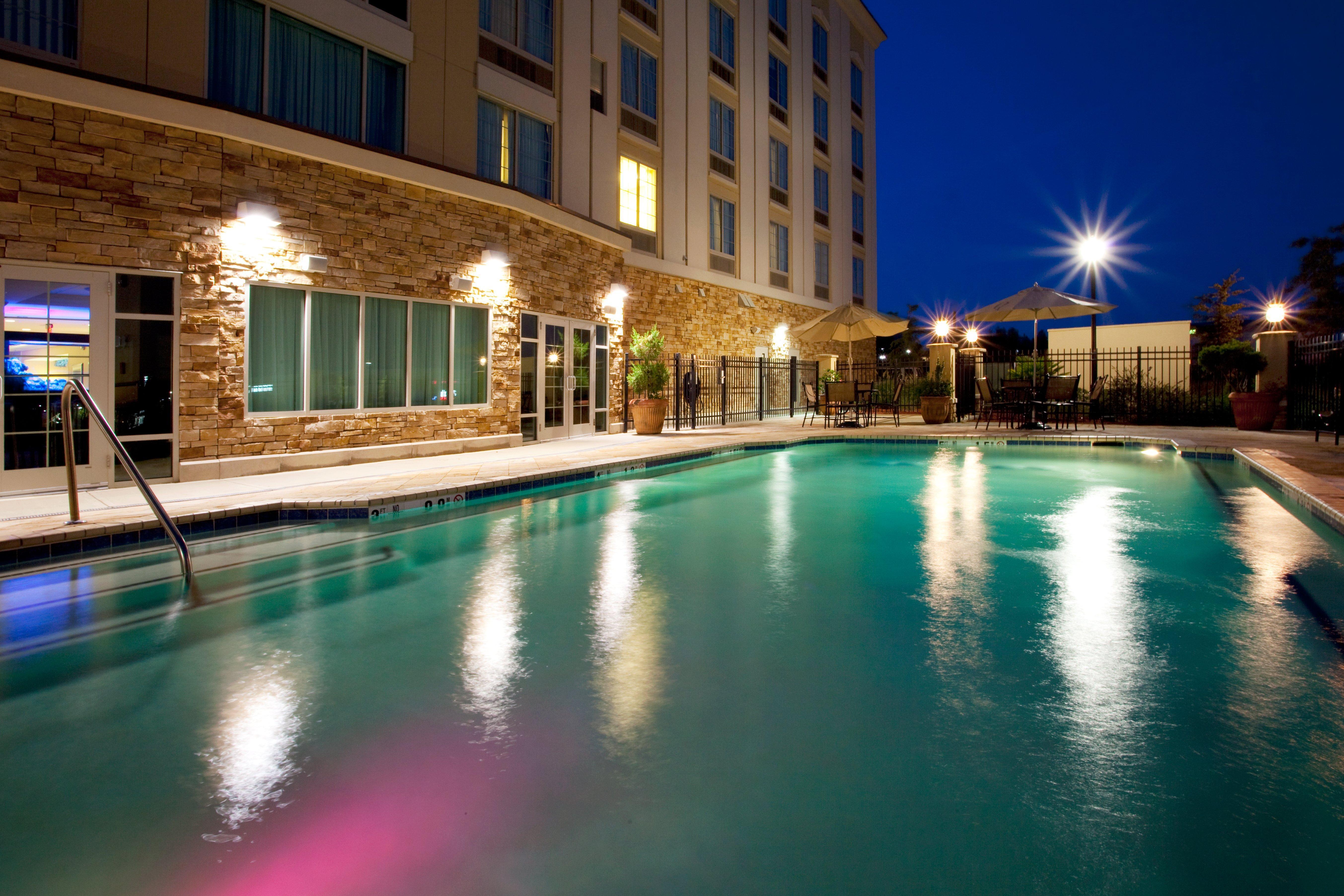 Holiday Inn Express & Suites Columbus At Northlake By Ihg Exterior photo