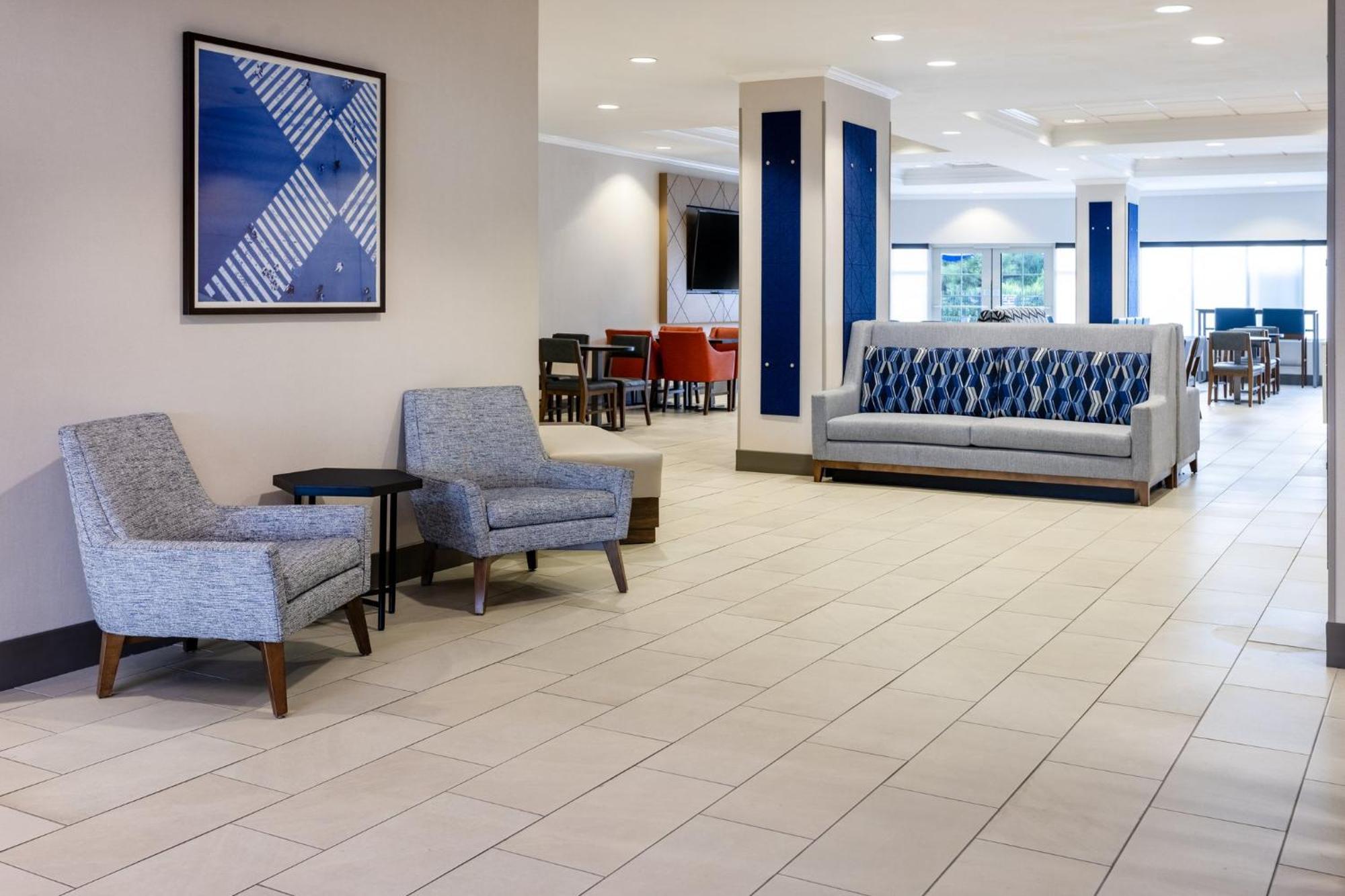 Holiday Inn Express & Suites Columbus At Northlake By Ihg Exterior photo