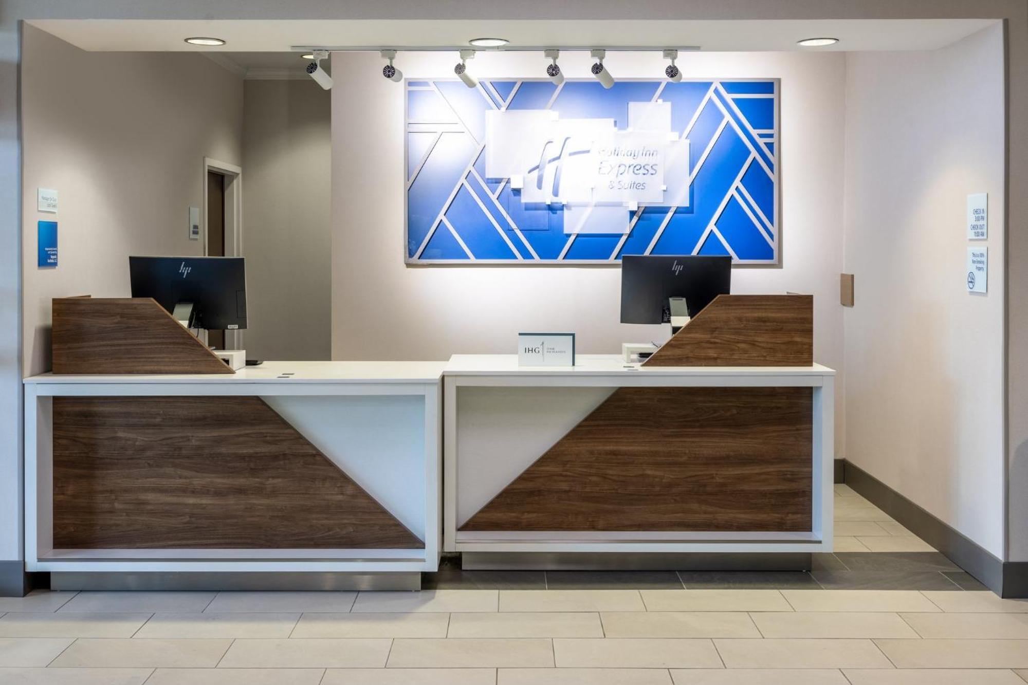 Holiday Inn Express & Suites Columbus At Northlake By Ihg Exterior photo