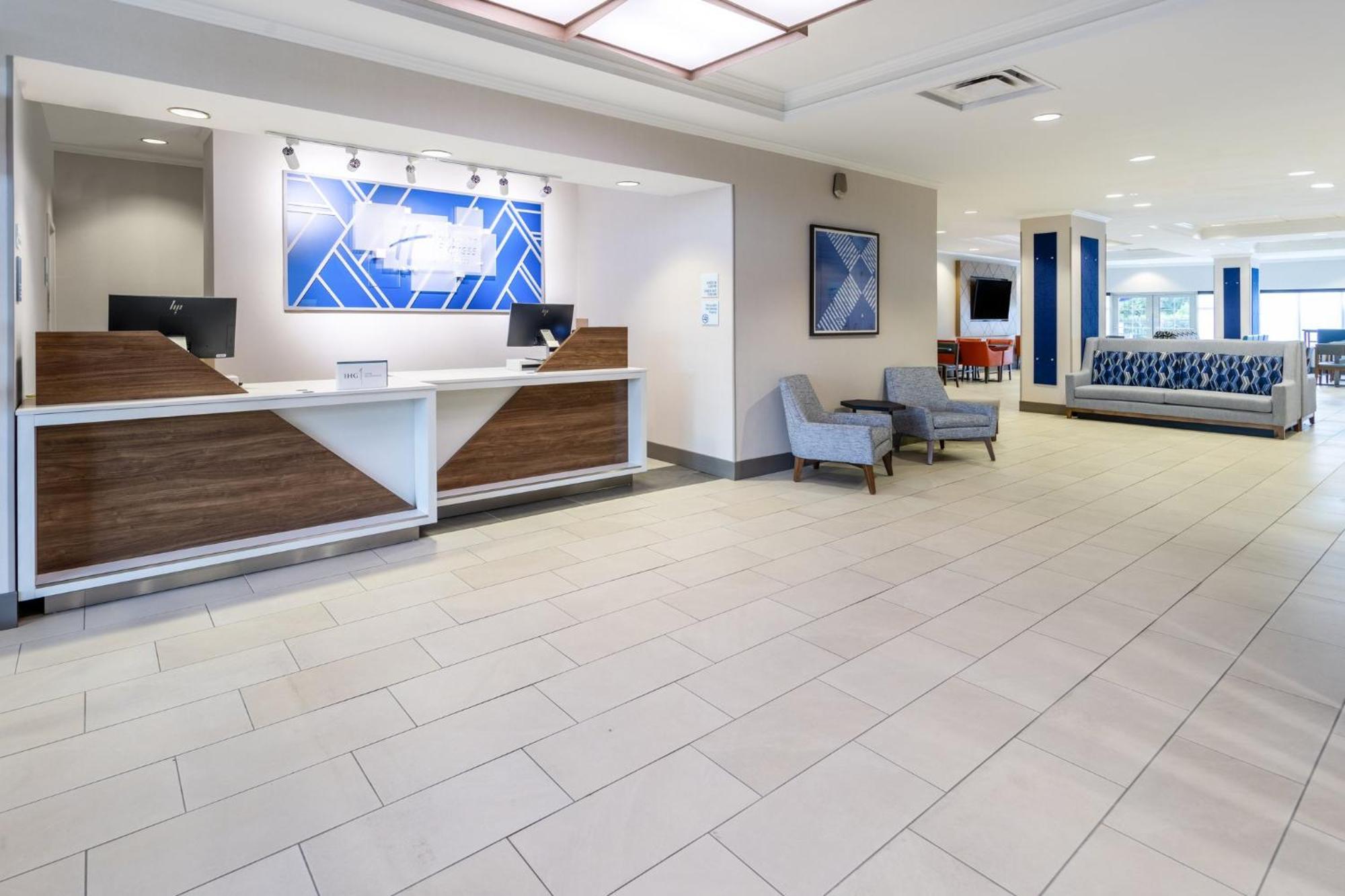 Holiday Inn Express & Suites Columbus At Northlake By Ihg Exterior photo